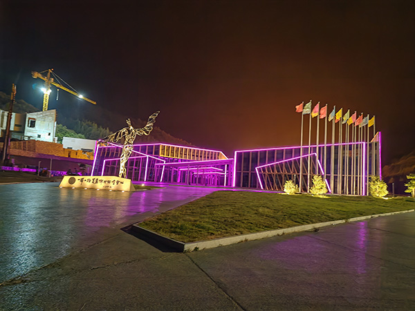 城市亮化是现代城市建设的重要组成部分,它不仅可以美化城市的夜景,还能提升城市的整体形象。随着科技的不断进步,城市亮化也得到了更多的关注和创新。本文将介绍一些关于城市亮化的创意和技术,帮助读者了解城市亮化的重要性以及如何进行措勤城市亮化的规划和实施。 城市亮化是现代城市建设的重要组成部分,它不仅可以美化城市的夜景,还能提升城市的整体形象。随着科技的不断进步,城市亮化也得到了更多的关注和创新。本文将介绍一些关于城市亮化的创意和技术,帮助读者了解措勤城市亮化的重要性以及如何进行措勤城市亮化的规划和实施。