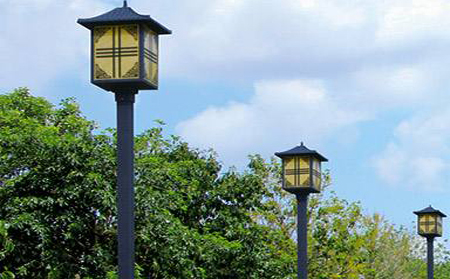 太阳能措勤庭院灯怎么选亮度与续航更耐用